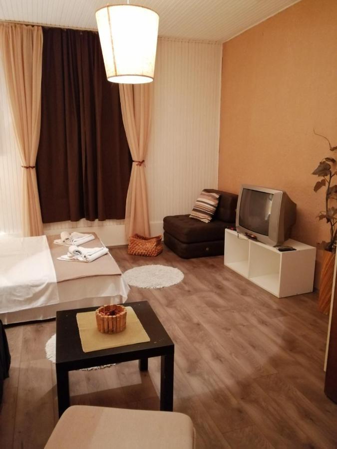 Garden Apartment *